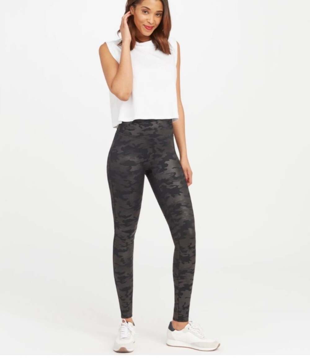 Spanx Faux Leather Camo Leggings Size M Matte Black